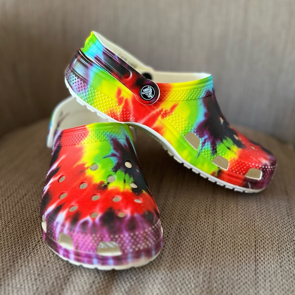 Tie dye rainbow crocs women’s size 8 men’s size6